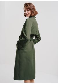 Ochnik - Zielony płaszcz damski z paskiem. Kolor: zielony. Materiał: poliester. Długość: długie