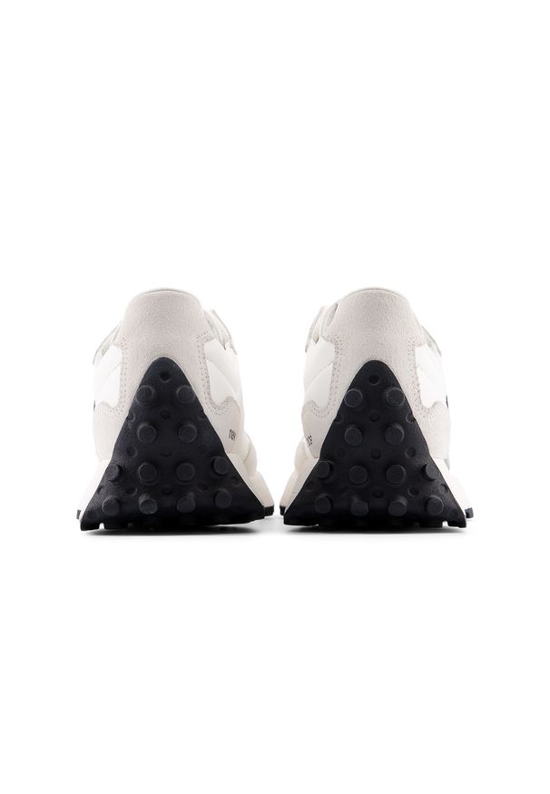 Buty damskie New Balance WS327JWB – białe. Okazja: na co dzień. Kolor: biały. Materiał: syntetyk, guma, skóra, materiał, dresówka. Szerokość cholewki: normalna. Sezon: wiosna