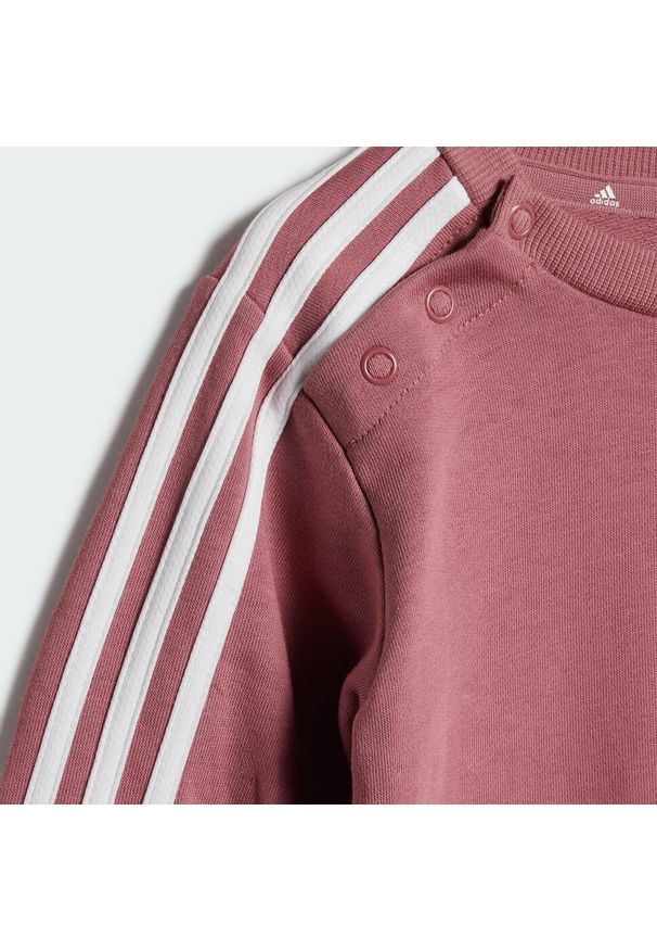 Adidas - Zestaw Essentials 3-Stripes Jogger Kids. Kolor: biały, czerwony, wielokolorowy, różowy. Materiał: dresówka, materiał