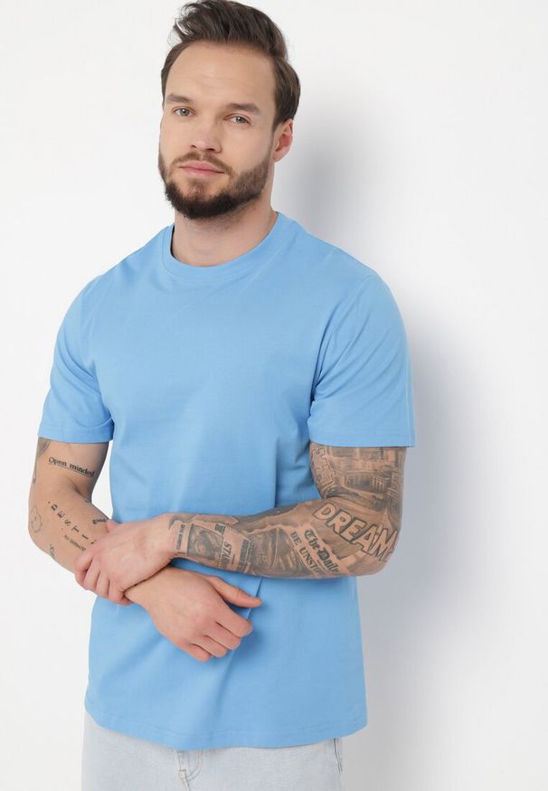 Born2be - Jasnoniebieska Casual Koszulka T-shirt z Bawełny Ikesse. Okazja: na co dzień. Kolor: niebieski. Materiał: bawełna. Styl: casual