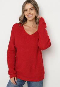 Born2be - Czerwony Sweter z Dodatkiem Wełny i Trójkątnym Dekoltem Esmina. Okazja: na co dzień. Kolor: czerwony. Materiał: wełna. Styl: klasyczny, casual, elegancki #6