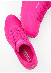 bonprix - Sneakersy Skechers z pianką Memory. Kolor: różowy