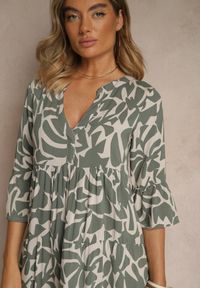 Renee - Ciemnozielona Sukienka z Wiskozy o Rozkloszowanym Kroju w Abstrakcyjny Wzór Lirese. Okazja: na co dzień. Kolor: zielony. Materiał: wiskoza. Styl: elegancki, casual #5