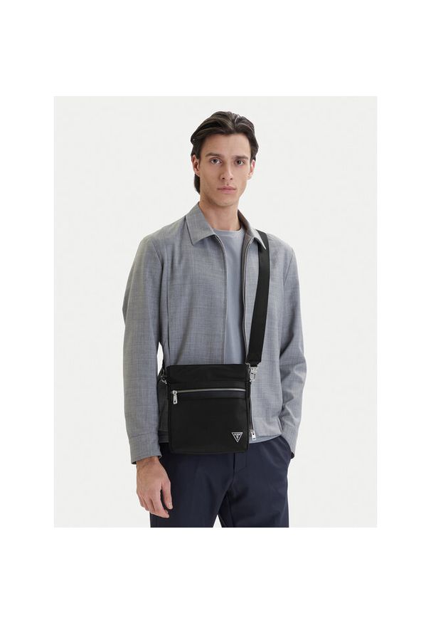 Saszetka Guess. Kolor: czarny