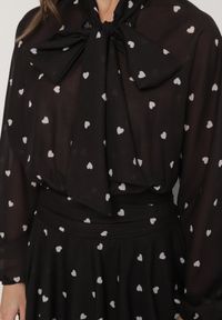 Born2be - Czarna Rozkloszowana Sukienka z Rękawami Typu Nietoperz i Wiązaniem Miriviela. Okazja: na co dzień. Kolor: czarny. Materiał: jeans. Typ sukienki: proste. Styl: klasyczny, casual #7
