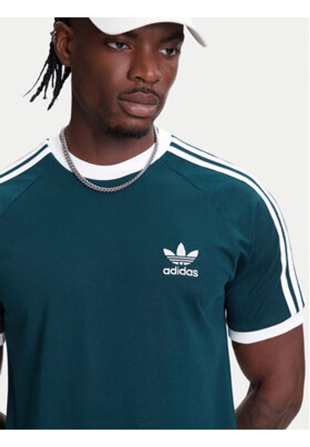 Adidas - adidas T-Shirt adicolor Classics 3-Stripes JY1374 Zielony Slim Fit. Kolor: zielony. Materiał: bawełna
