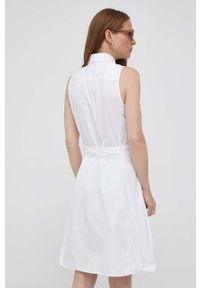 Polo Ralph Lauren sukienka bawełniana kolor biały midi prosta. Okazja: na co dzień. Typ kołnierza: polo. Kolor: biały. Materiał: bawełna. Wzór: gładki, aplikacja. Typ sukienki: proste. Styl: casual. Długość: midi #4