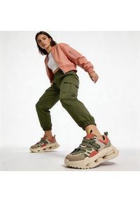 Sneakersy damskie S.Barski, na masywnej amortyzowanej podeszwie z dynamicznym zestawieniem kolorów i szerokimi ozdobnymi sznurówkami, beżowe, CR61-31. Kolor: beżowy #3