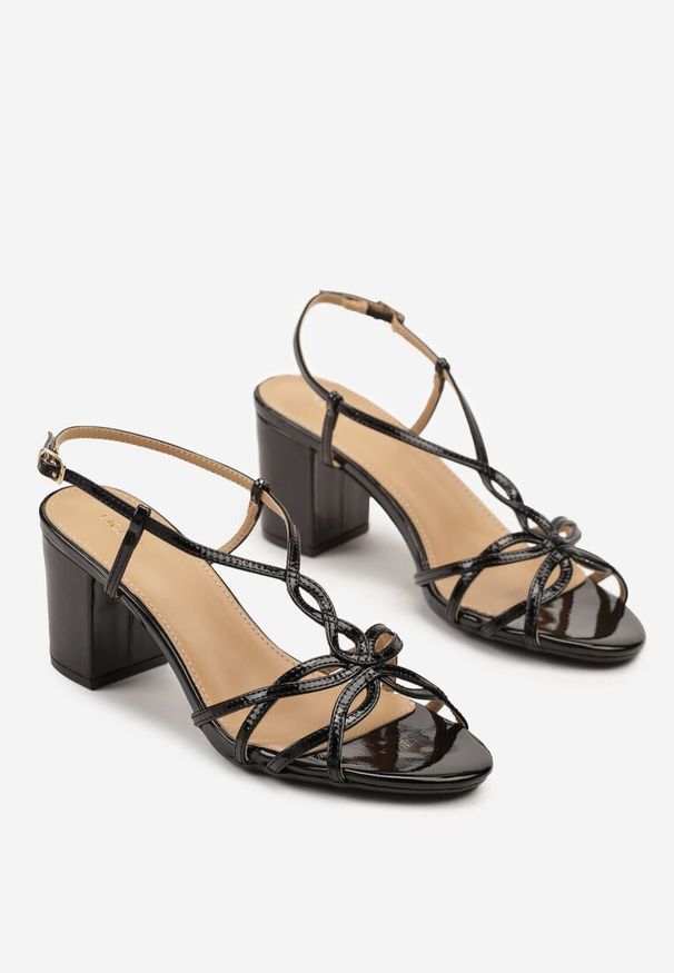 Renee - Czarne Sandały na Słupku Vices Ozdobione Paskami Sanello. Okazja: na co dzień. Zapięcie: pasek. Kolor: czarny. Materiał: jeans. Wzór: aplikacja. Obcas: na słupku. Styl: elegancki, casual