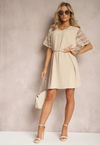 Renee - Beżowa Pudełkowa Sukienka Mini z Koronkowymi Wykończeniami Oirelyn. Kolor: beżowy. Materiał: koronka. Sezon: lato. Długość: mini