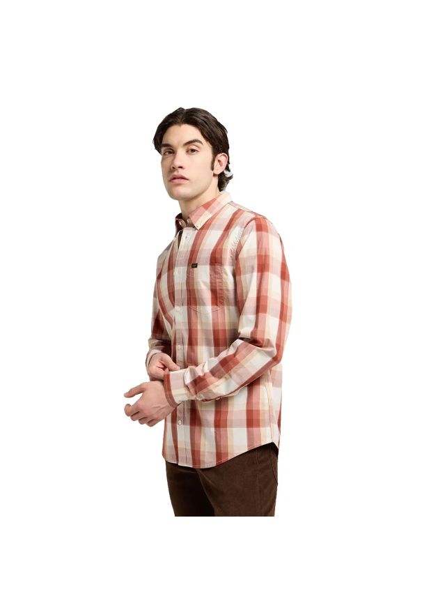 Lee - MESKA KOSZULA LEE LEE BUTTON DOWN RED CLAY PLAID 112370545. Typ kołnierza: button down