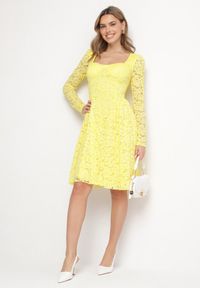 Born2be - Żółta Sukienka Koronkowa o Rozkloszowanym Kroju Telomira. Okazja: na co dzień. Kolor: żółty. Materiał: koronka. Długość rękawa: długi rękaw. Typ sukienki: proste, rozkloszowane. Styl: casual, klasyczny #6