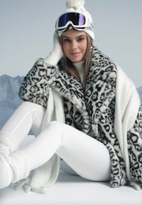 Born2be - Biała Kurtka Futerko w Panterkę z Kieszeniami Fidelis. Okazja: na co dzień. Kolor: biały. Materiał: futro. Wzór: motyw zwierzęcy. Styl: casual, elegancki #1