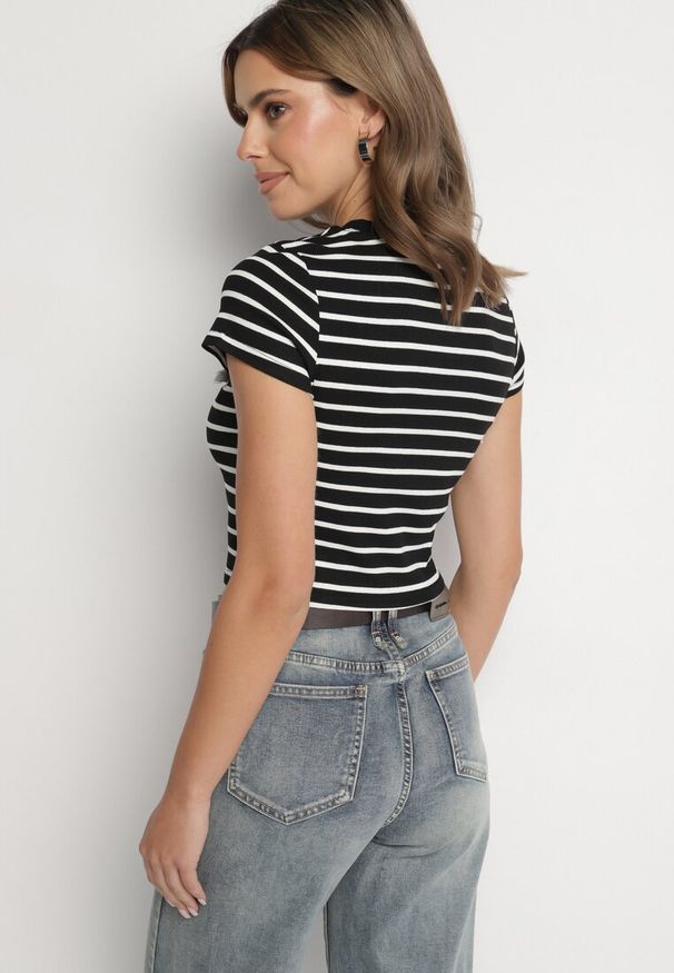 Born2be - Czarno-Biały Bawełniany T-shirt w Paski z Jeansową Naszywką i Napisem Velviola. Okazja: na co dzień, na spacer. Kolor: czarny. Materiał: bawełna, jeans. Wzór: napisy, aplikacja, paski. Styl: elegancki, casual