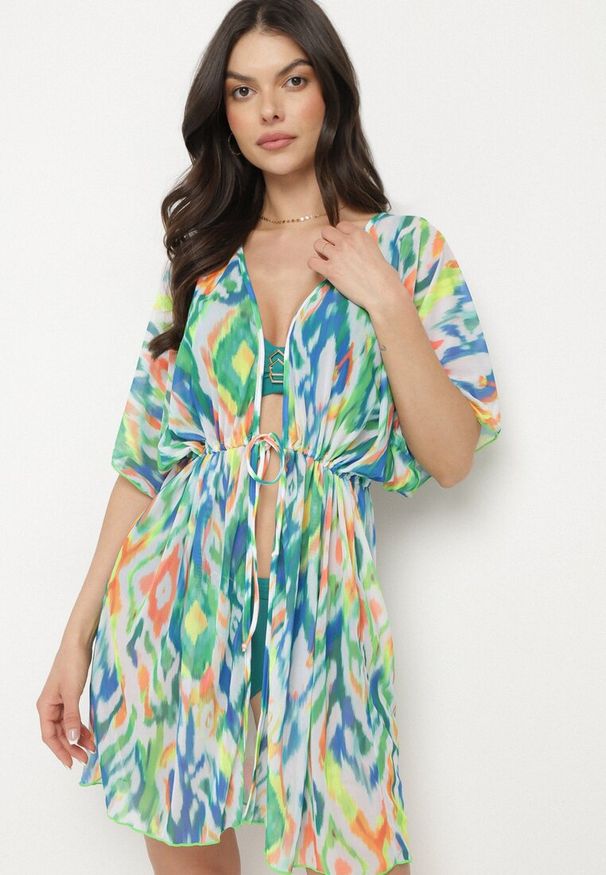 Born2be - Zielona Narzutka Siateczkowa w Abstrakcyjny Wzór z Wiązaniem Revarella. Okazja: na co dzień. Kolor: zielony. Styl: casual