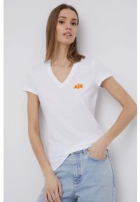 Armani Exchange t-shirt damski kolor biały. Kolor: biały. Długość rękawa: krótki rękaw. Długość: krótkie. Wzór: aplikacja