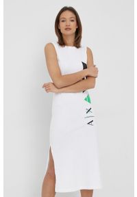 Armani Exchange sukienka bawełniana kolor biały midi prosta. Okazja: na co dzień. Kolor: biały. Materiał: bawełna. Wzór: nadruk. Typ sukienki: proste. Styl: casual. Długość: midi