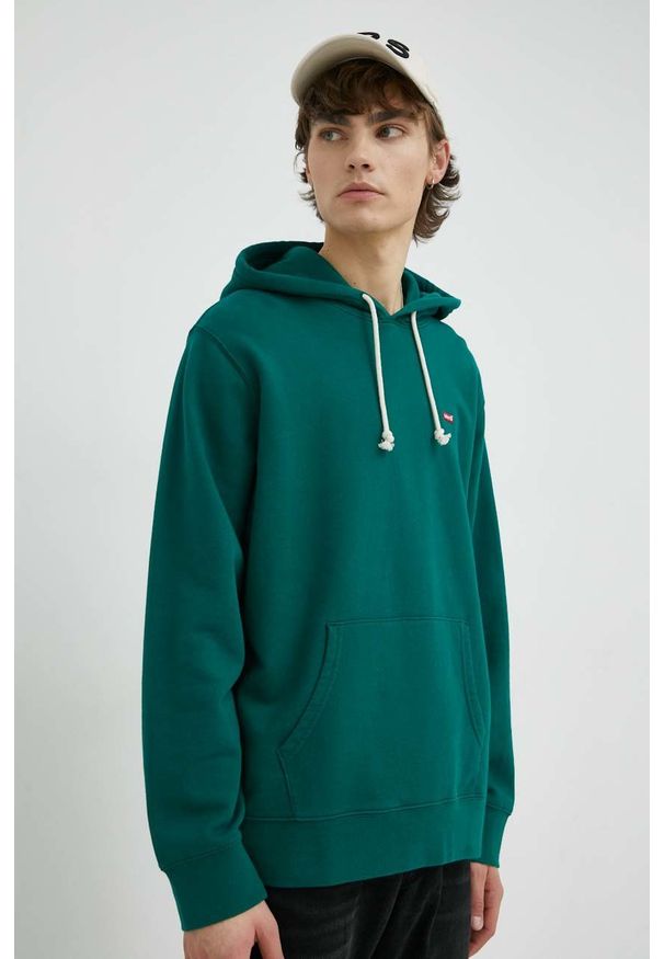 Levi's® - Levi's bluza bawełniana męska kolor zielony z kapturem gładka. Okazja: na spotkanie biznesowe. Typ kołnierza: kaptur. Kolor: zielony. Materiał: bawełna. Wzór: gładki. Styl: biznesowy