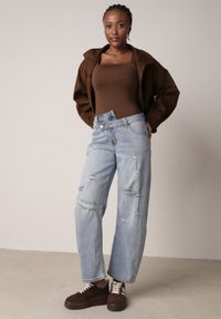 Born2be - Niebieskie Bawełniane Jeansy o Asymetrycznym Kroju Typu Balloon z Dziurami Nediara. Okazja: na co dzień. Kolor: niebieski. Styl: casual, elegancki #1