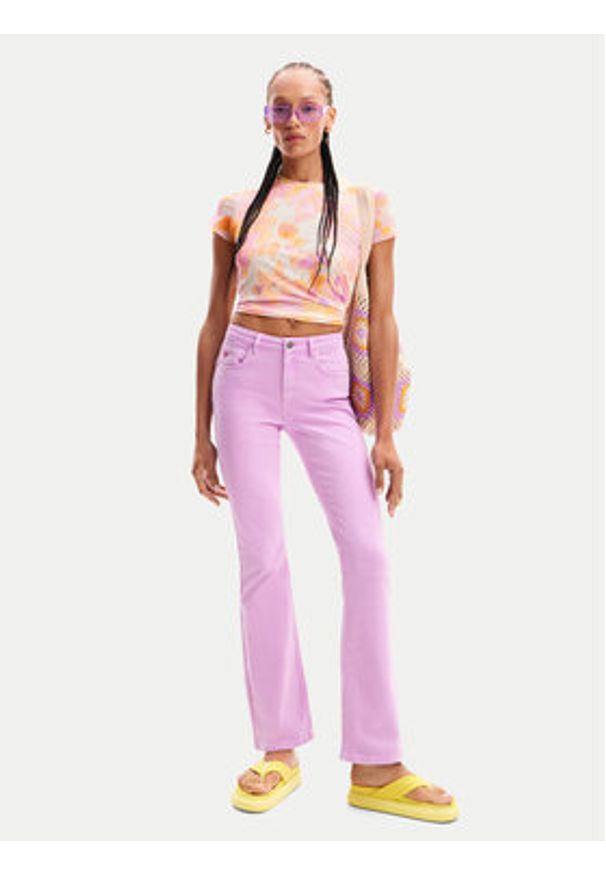 Desigual Jeansy Creta 24SWDD19 Różowy Flare Fit. Kolor: różowy