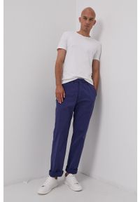 Levi's® - Levi's Spodnie A1040.0000 męskie kolor fioletowy w fasonie chinos. Okazja: na spotkanie biznesowe. Kolor: fioletowy. Materiał: tkanina. Wzór: gładki. Styl: biznesowy