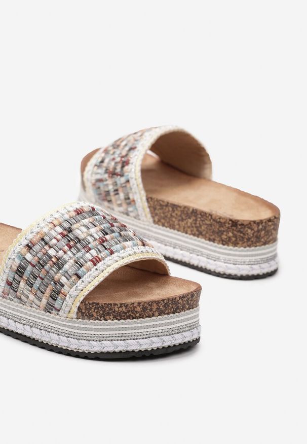 Renee - Białe Klapki na Platformie z Korka i Plecionki Pamarie. Okazja: na spacer, na imprezę. Nosek buta: otwarty. Kolor: biały. Materiał: materiał, len, jeans. Sezon: lato. Obcas: na platformie