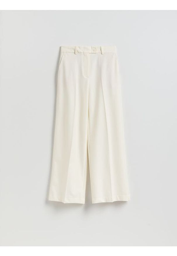 Reserved - Spodnie z szerokimi nogawkami - biały. Kolor: biały. Materiał: tkanina, wiskoza