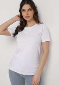 Born2be - Biały T-shirt z Okrągłym Dekoltem Idudia. Kolor: biały. Materiał: dzianina #3