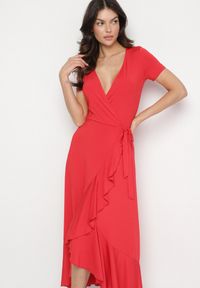 Born2be - Czerwona Sukienka z Paskiem Kopertowa Ozdobiona Falbanami Wleffia. Okazja: na spacer. Typ kołnierza: dekolt w kształcie V. Kolor: czerwony. Długość rękawa: krótki rękaw. Wzór: aplikacja. Sezon: wiosna, lato. Typ sukienki: kopertowe. Styl: elegancki #6