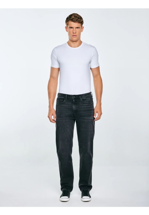 Big-Star - Jeansy męskie loose czarne Zack 912. Okazja: na co dzień. Stan: podwyższony. Kolor: czarny. Wzór: gładki. Styl: casual, elegancki, klasyczny