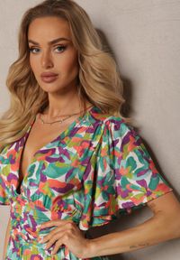 Renee - Zielono-Fioletowa Wiskozowa Sukienka z Gumką w Talii z Ozdobnymi Marszczeniami i Rozcięciem Glara. Okazja: na co dzień. Kolor: zielony. Materiał: wiskoza. Styl: casual