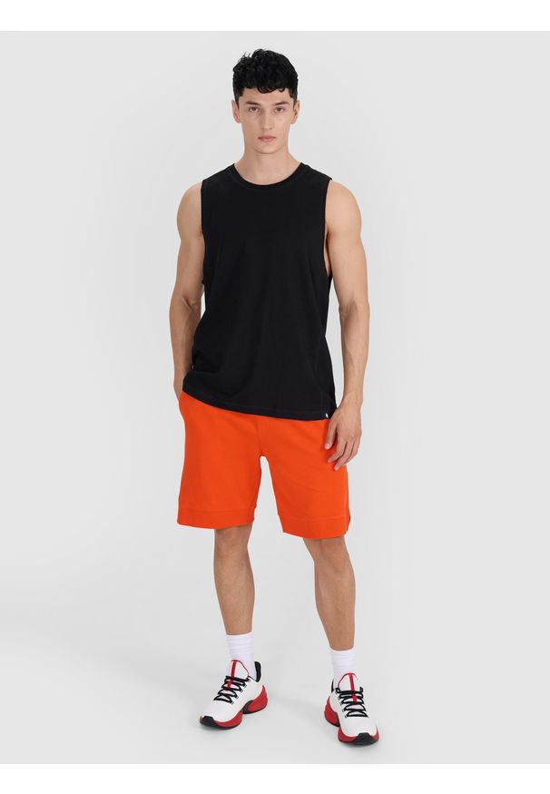 4f - 4F Spodenki dresowe męskie - pomarańczowe M. Kolor: pomarańczowy. Materiał: dresówka. Długość: krótkie. Wzór: ze splotem. Sport: koszykówka