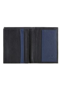 Wittchen - Męski portfel skórzany z metalowym logo pionowy czarno-granatowy. Kolor: niebieski, wielokolorowy, czarny. Materiał: skóra. Wzór: aplikacja #6