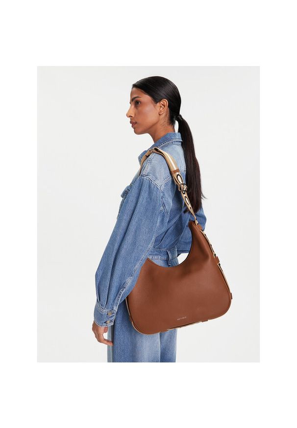 Torebka Coccinelle. Kolor: brązowy