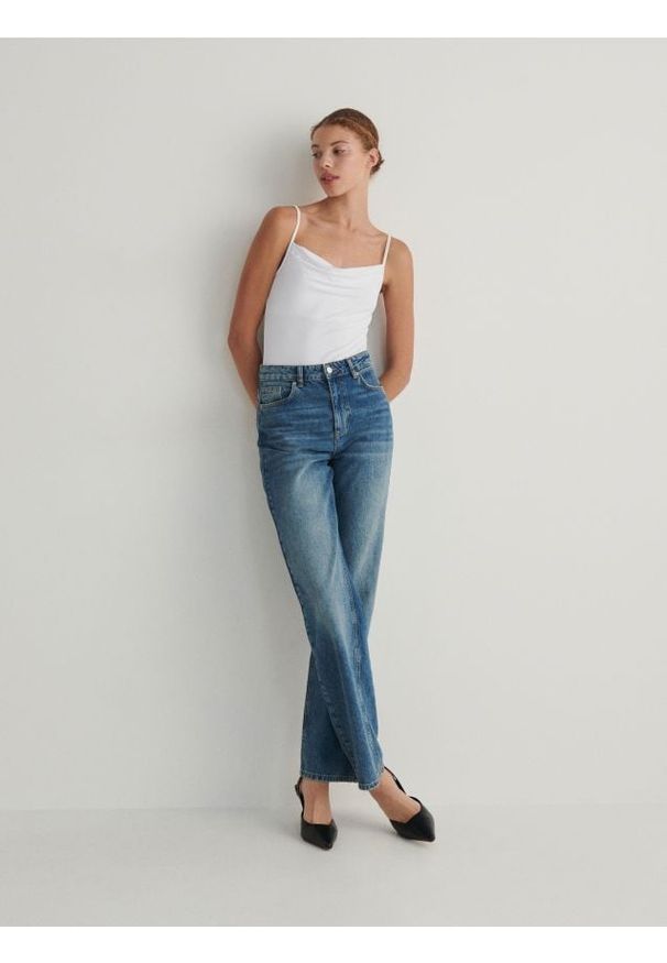 Reserved - Dopasowane body - biały. Kolor: biały. Materiał: dzianina. Wzór: gładki. Styl: klasyczny