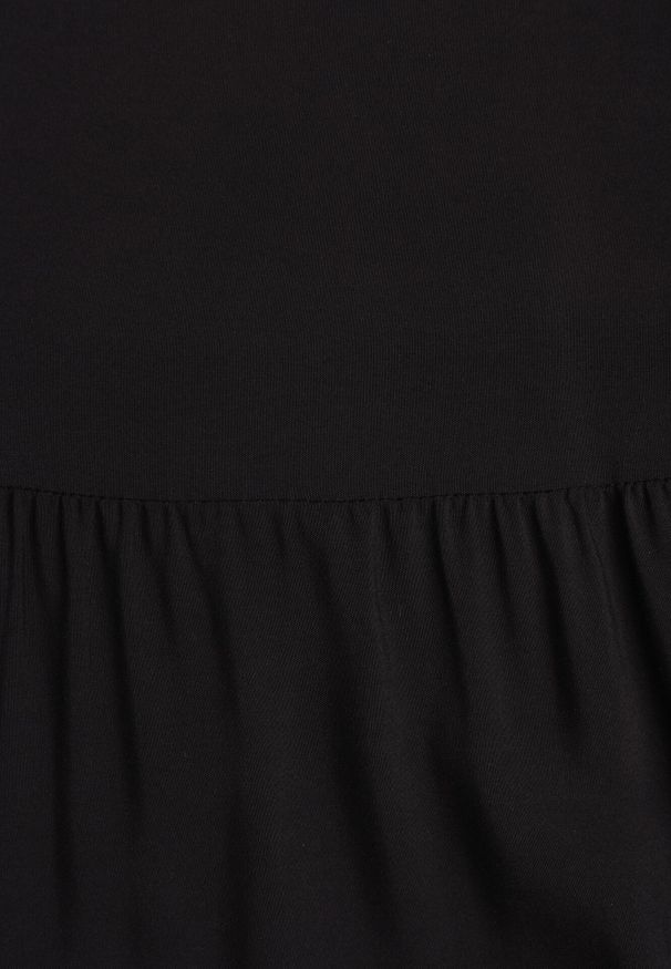 Born2be - Czarna Bawełniana Rozkloszowana Sukienka na Ramiączkach z Falbanami Criselles. Okazja: na spacer, na plażę. Typ kołnierza: kołnierz z falbankami. Kolor: czarny. Materiał: bawełna. Długość rękawa: na ramiączkach. Sezon: lato. Styl: elegancki