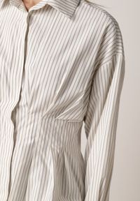 Born2be - Zielona Koszula z Bawełną o Taliowanym Kroju z Baskinką w Paski Sewsana. Okazja: na co dzień, na spotkanie biznesowe. Kolor: zielony. Materiał: bawełna. Wzór: paski. Styl: casual, biznesowy #4