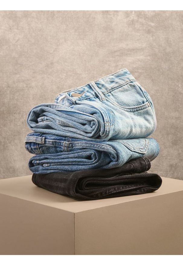 Reserved - Jeansy straight fit - niebieski. Kolor: niebieski