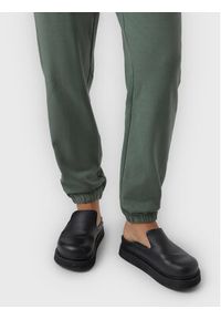 Vero Moda Spodnie dresowe Octavia 10273859 Zielony Regular Fit. Kolor: zielony. Materiał: bawełna, dresówka, syntetyk #2