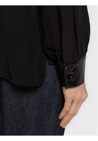 Sisley Koszula 56ICLQ02L Czarny Regular Fit. Kolor: czarny. Materiał: wiskoza