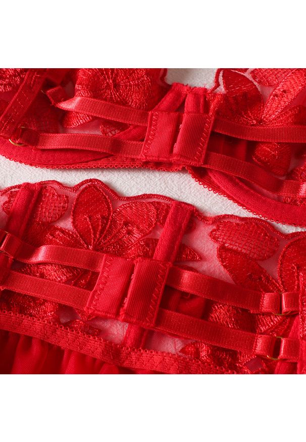 Intica - Komplet bielizny z regulowanymi paskami i przezroczystymi wstawkami Zakira. Kolor: czarny. Materiał: materiał, skóra. Wzór: paski