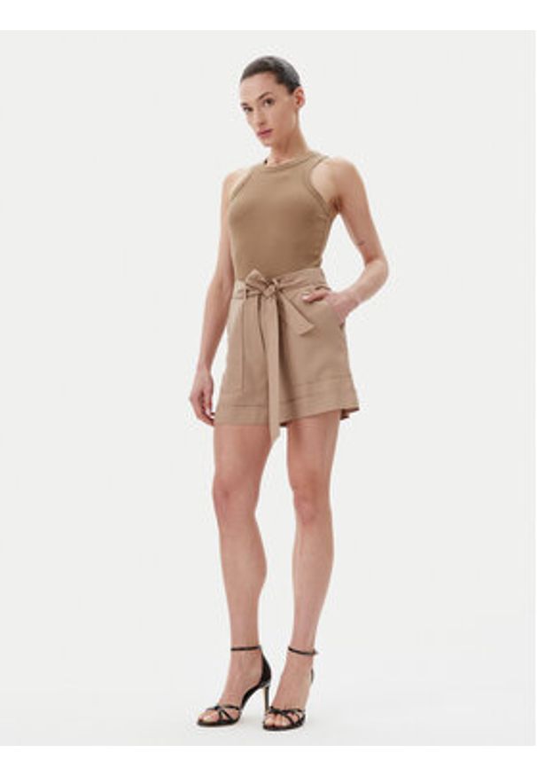 Guess Szorty materiałowe W5GD1R WG4C2 Beżowy Relaxed Fit. Kolor: beżowy. Materiał: lyocell