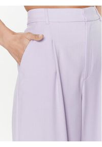 GESTUZ - Gestuz Spodnie materiałowe Paula 10906861 Fioletowy Relaxed Fit. Kolor: fioletowy. Materiał: syntetyk, wiskoza #3