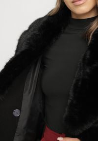 Born2be - Czarny Elegancki Płaszcz o Dwurzędowym Kroju z Futerkiem Landrie. Okazja: na co dzień. Kolor: czarny. Materiał: futro. Styl: elegancki #5
