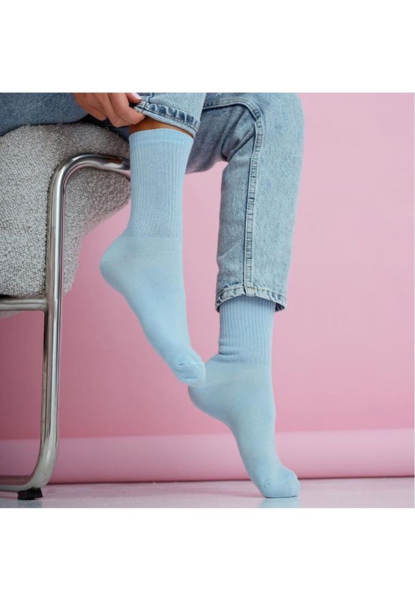 Milena - Błękitne skarpetki damskie 1222. Kolor: niebieski. Materiał: elastan, bawełna, poliamid, materiał