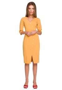 MOE - Dopasowana Sukienka z Asymetrycznymi Guzikami - Żółta. Kolor: żółty. Materiał: poliester, elastan, wiskoza. Typ sukienki: asymetryczne