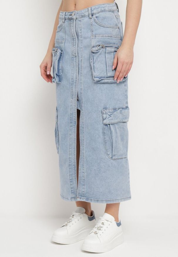 Born2be - Niebieska Jeansowa Spódnica z Wieloma Kieszeniami Zapinana na Suwak z Rozcięciem Viviancella. Okazja: na co dzień. Kolor: niebieski. Materiał: jeans. Styl: elegancki, casual