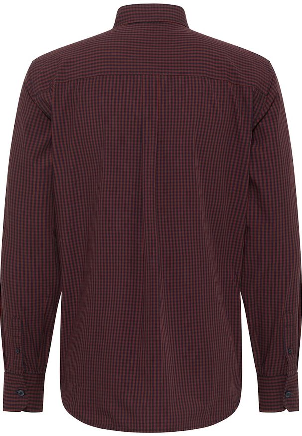 Męska Koszula Mustang Style Chester Brown Navy Gingham 1015905 12668. Okazja: na co dzień. Materiał: bawełna, jeans, materiał. Długość rękawa: długi rękaw. Długość: długie. Wzór: kratka. Styl: casual, elegancki, klasyczny