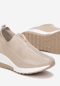 Born2be - Beżowe Sneakersy na Niskim Koturnie z Ozdobnym Zamkiem Malios. Zapięcie: zamek. Kolor: beżowy. Materiał: materiał. Obcas: na koturnie #5