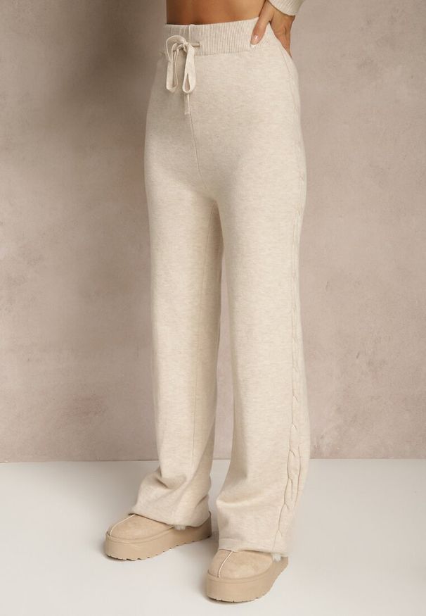 Renee - Jasnobeżowy Komplet Dzianinowy z Wełną i Bawełną Szerokie Spodnie i Krótki Sweter Otisona. Kolor: beżowy. Materiał: dzianina, bawełna, wełna